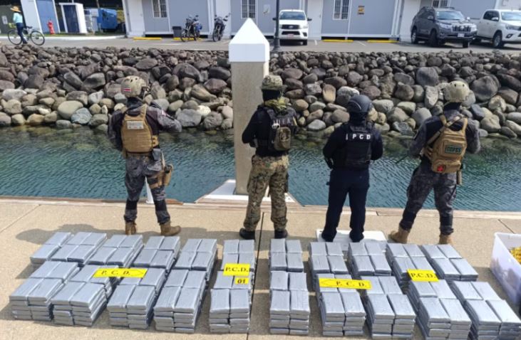 Policía de Costa Rica captura a tres mexicanos con 800 kilos de cocaína.